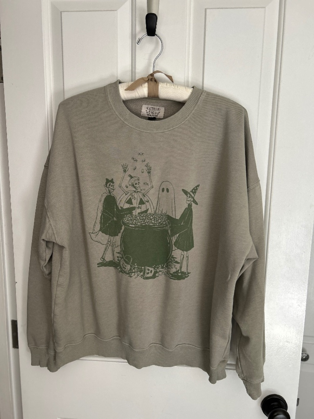 American Eagle Outfitters - Spooky Halloween Sweatshirt - Large - Light Olive